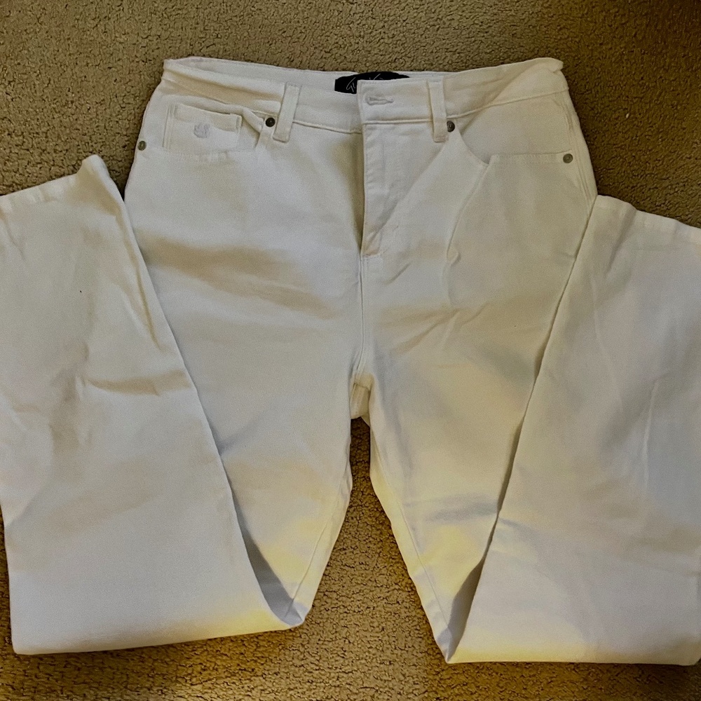 Gloria Vanderbilt white jeans